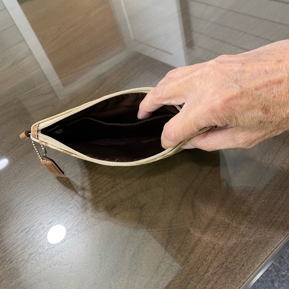 Coach signature canvas and leather wristlet clutch - Picture 4 of 4